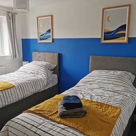 Modern Roomy 3 Bedroom Home 珀肖尔 外观 照片