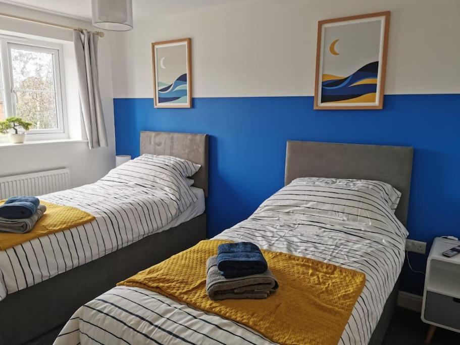 Modern Roomy 3 Bedroom Home 珀肖尔 外观 照片