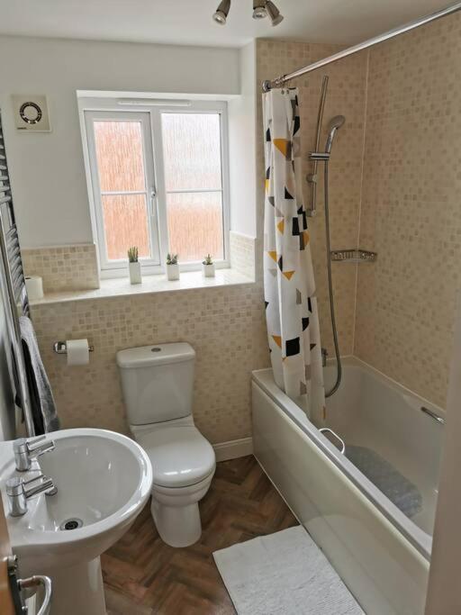 Modern Roomy 3 Bedroom Home 珀肖尔 外观 照片